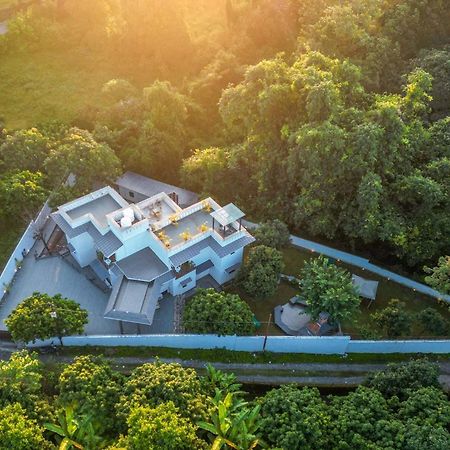 Villa Sierra Sky - Exquisite Elegant 4 Bedroom Villa デヘラードゥーン エクステリア 写真