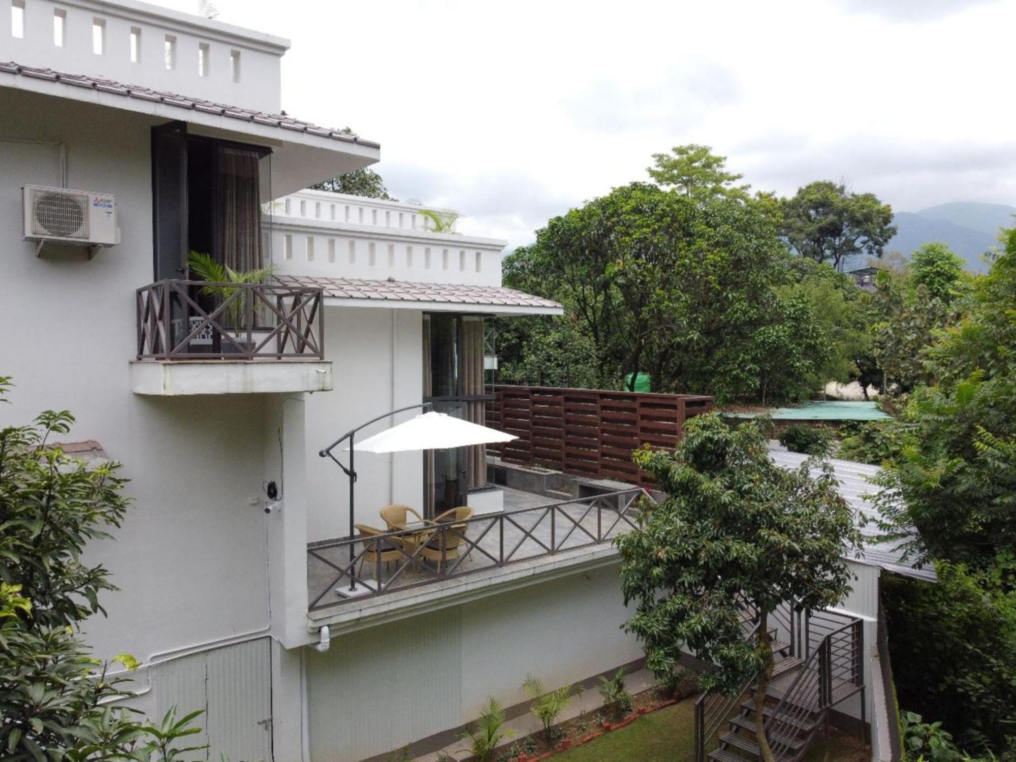 Villa Sierra Sky - Exquisite Elegant 4 Bedroom Villa デヘラードゥーン エクステリア 写真