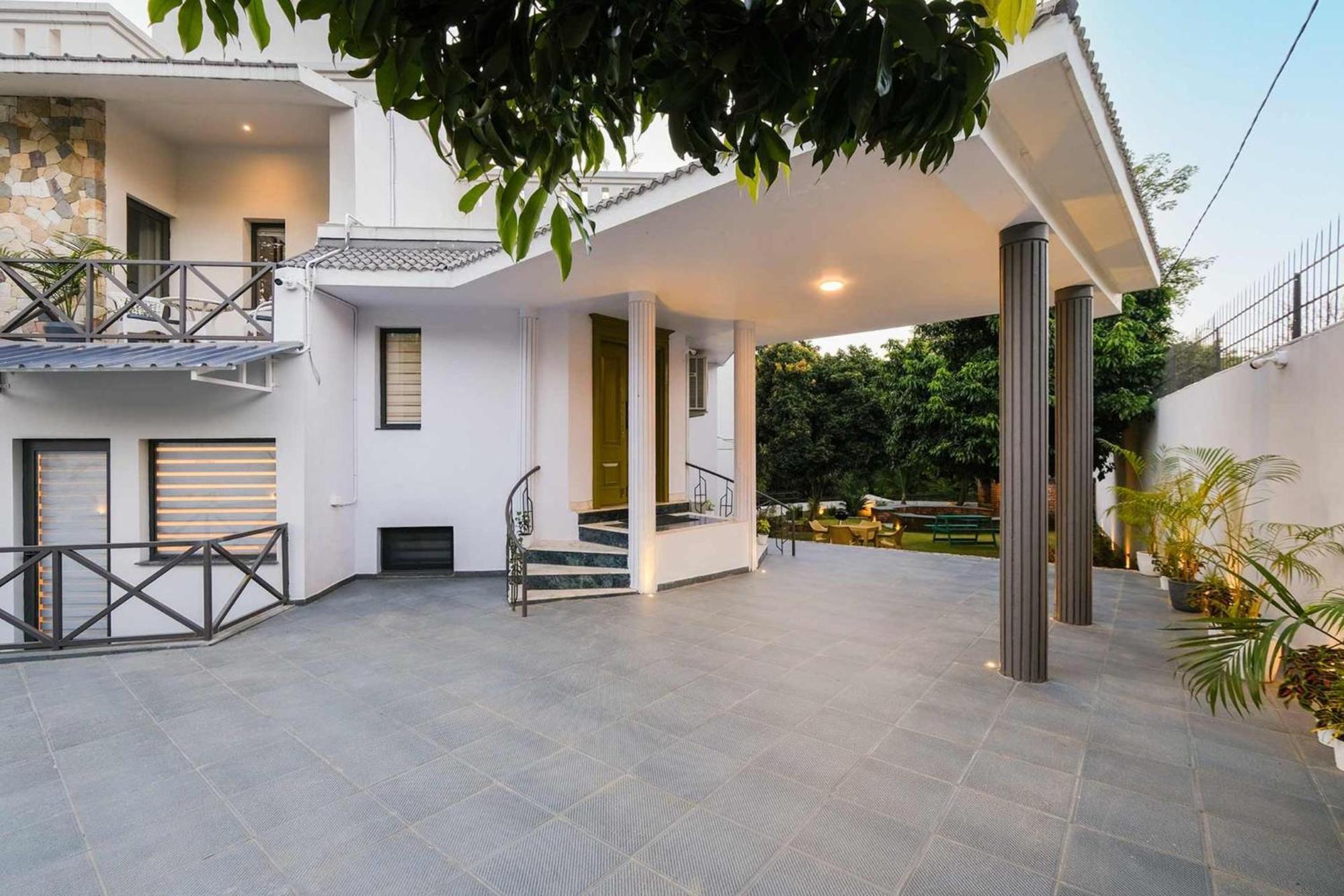 Villa Sierra Sky - Exquisite Elegant 4 Bedroom Villa デヘラードゥーン エクステリア 写真