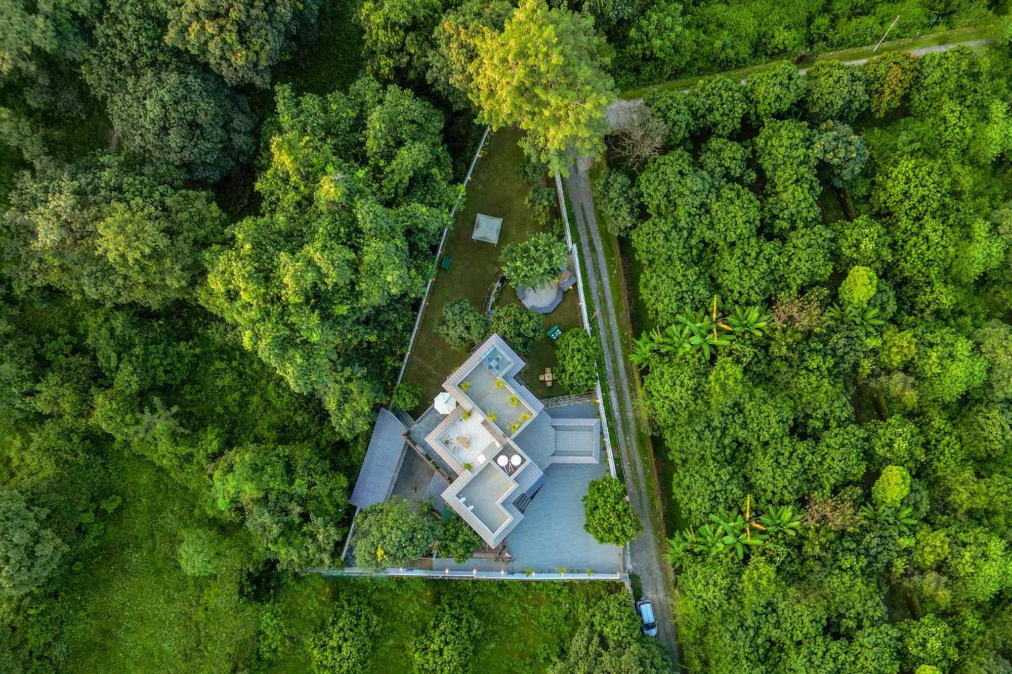 Villa Sierra Sky - Exquisite Elegant 4 Bedroom Villa デヘラードゥーン エクステリア 写真
