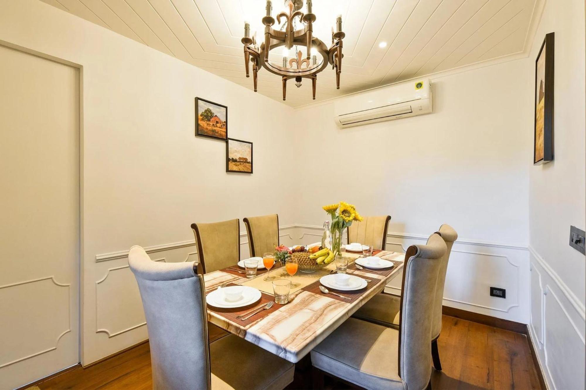 Villa Sierra Sky - Exquisite Elegant 4 Bedroom Villa デヘラードゥーン エクステリア 写真