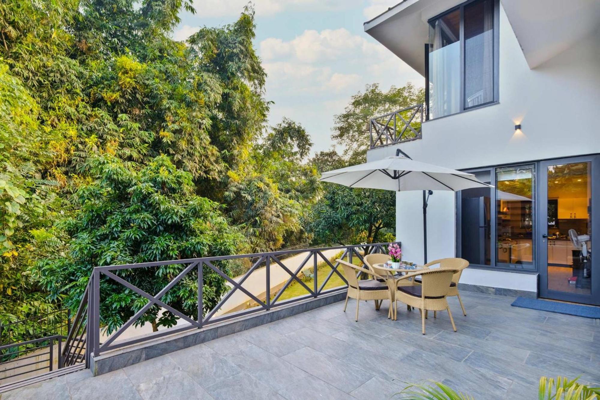 Villa Sierra Sky - Exquisite Elegant 4 Bedroom Villa デヘラードゥーン エクステリア 写真